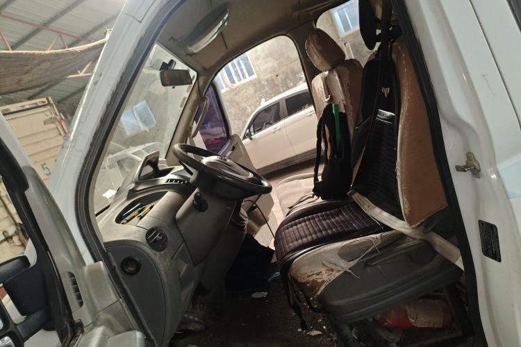 Used SAIC MAXUS Xintu V80 2017 2.5T 5-Speed Manual Aoyuntong National IV Short Wheelbase Ultra-Low Roof 5/6/10-Seater