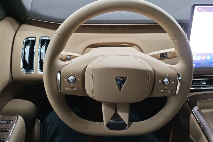 Used Deepal S09 2025 Model Rear-Wheel Drive Ultra+ Long-Range Version Steering Wheel