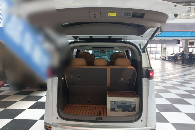 Used Denza D9 2022 DM-i 970 Four-Wheel Drive Flagship Model Trunk