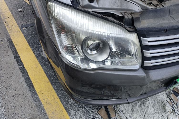 Used FORTHING Lingzhi 2017 M3L 1.6L 7-Seater Comfort Model Exterior 6