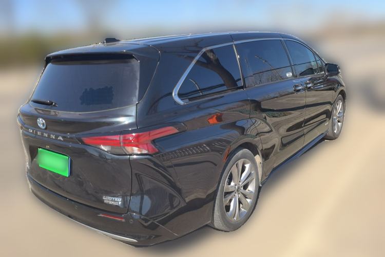 Used Toyota Sienna 2023 2.5L Hybrid Deluxe Edition
