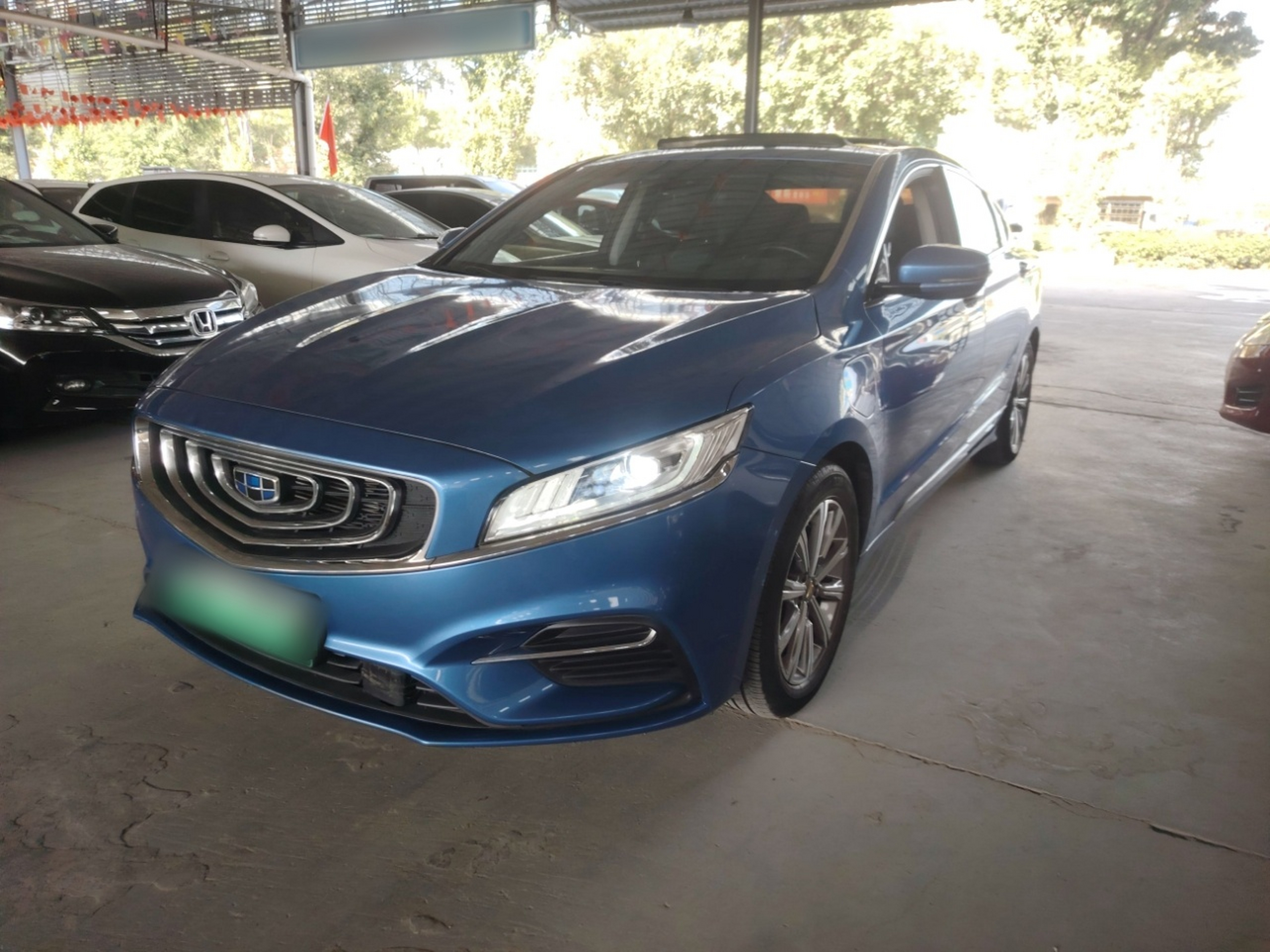 تحت مقدمة السيارة