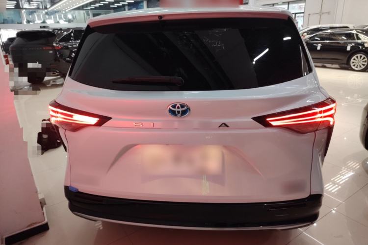 Used Toyota Sienna 2021 2.5L Hybrid Premium Edition
