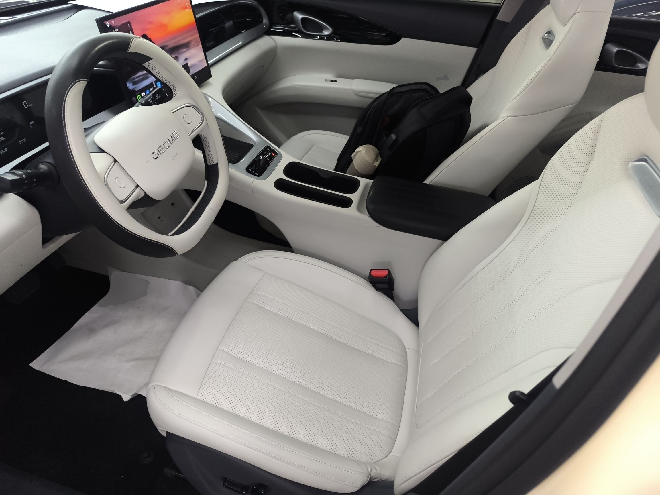 Переднее сиденье в автомобиле