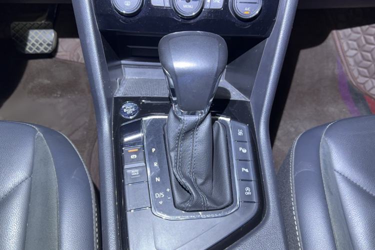 Used Volkswagen Tiguan L 2019 Revised 330TSI Automatic Two-Wheel Drive Smart & Luxury Edition China VI Standard Interior 5