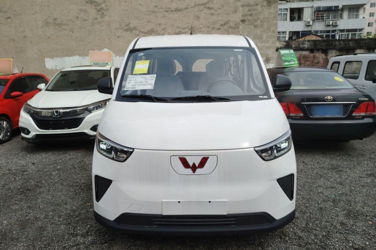 Used Wuling Yangguang 2024 300KM Comfort Version Passenger Van 75kW