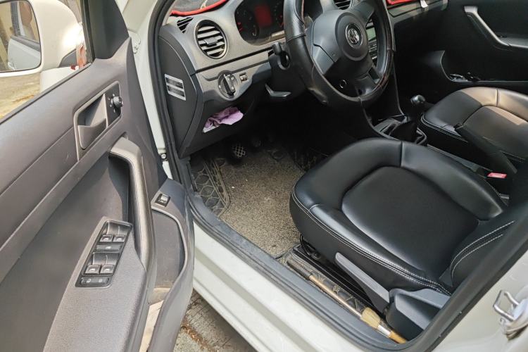 Used Volkswagen Jetta 2015 1.6L Manual Fashion Edition Driver Seat