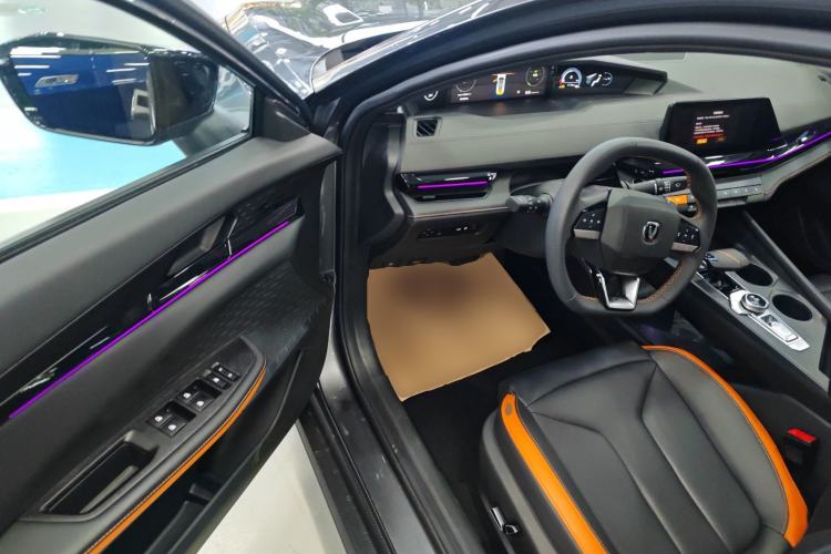 Used CHANGAN UNI-V 2024 1.5T High-Energy Version
