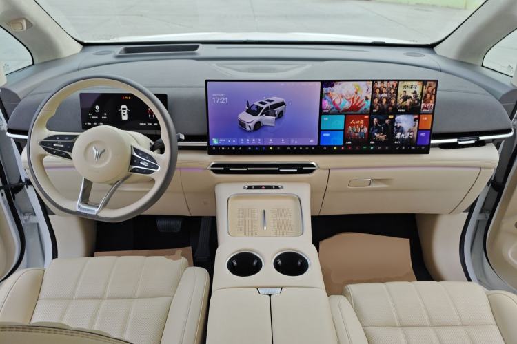 Used VOYAH Dream 2025 PHEV Four-Wheel-Drive Flagship Kunpeng Edition Center Console