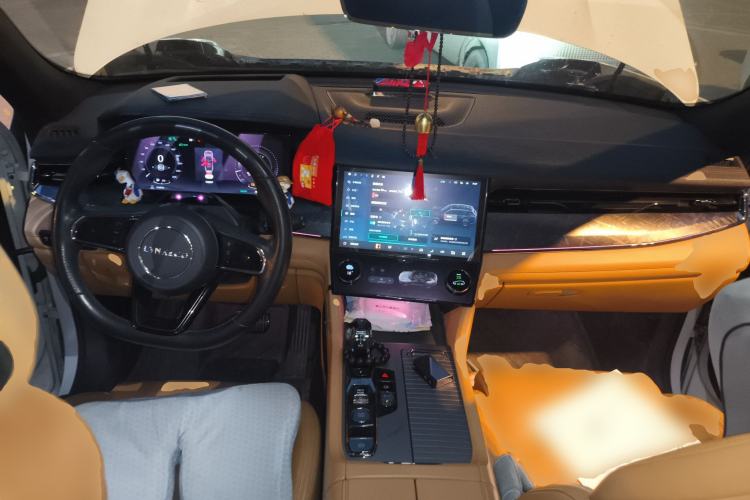 Used Lynk & Co 09 2021 2.0T Halo Six-Seater
