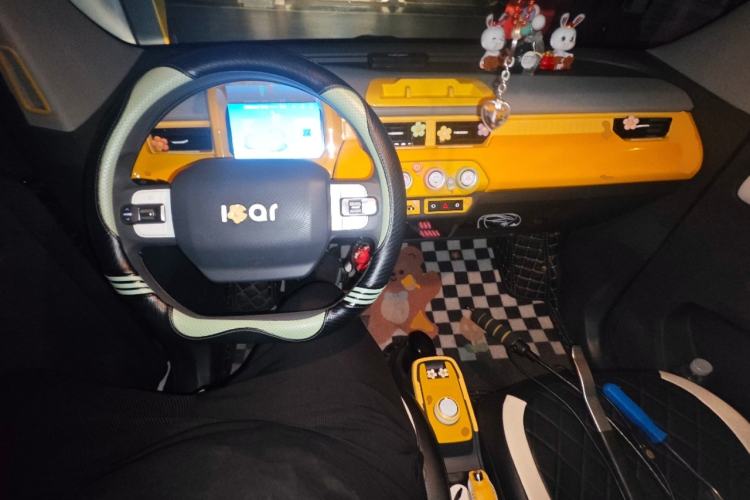 Used Chery QQ Ice Cream 2022 170km Sundae Phosphate Lithium-Ion Center Console