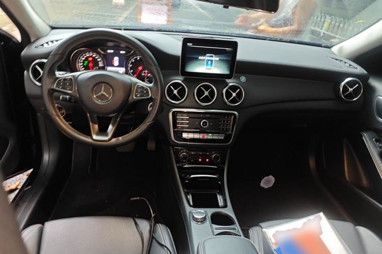 Used Mercedes-Benz GLA 2017 GLA 200 Fashion Model Center Console