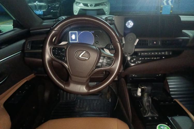 Used Lexus ES 2020 200 Excellence Edition
