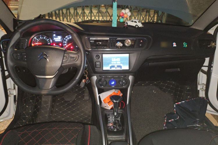 Used Citroen C3-XR 2015 1.6L Automatic Fashion Model Center Console