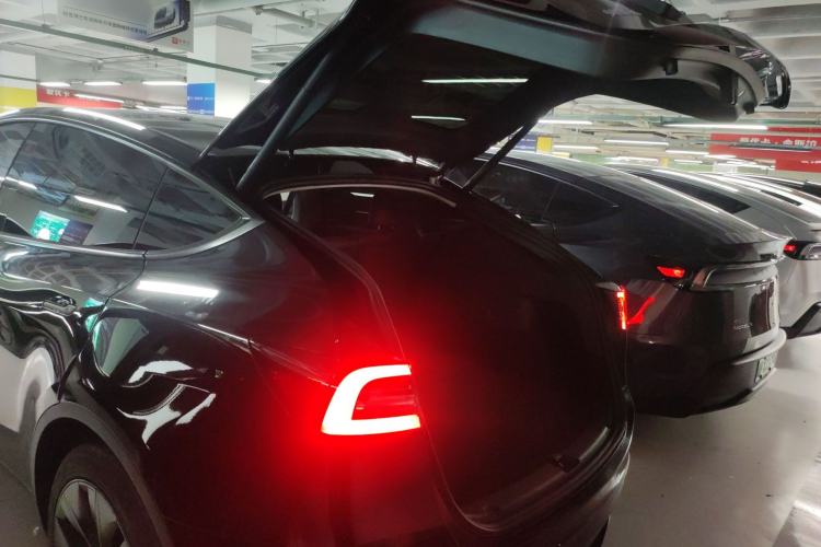 Used Tesla Model Y 2023 Long-Range All-Wheel-Drive Version Trunk