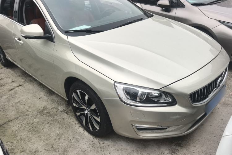 Used Volvo S60 2018 S60L T3 Smart Progress Edition Front Right 45 Deg