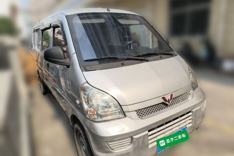Used Wuling Rongguang 2019 1.5L Extended-Body Van Base Model with 5 Seats Front Right 45 Deg