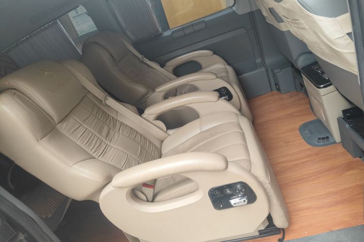 Used Mercedes-Benz Vito 2011 2.5L 7-seater executive version Left Rear Seat