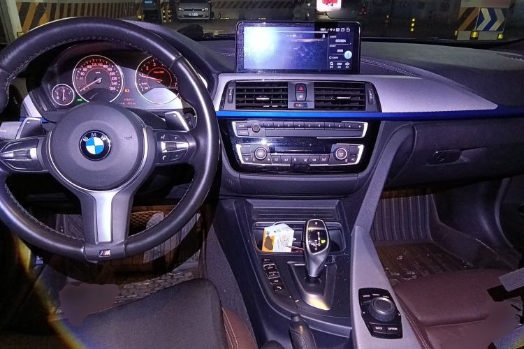 Used BMW 3 Series 2019 320i M Sport Package Center Console