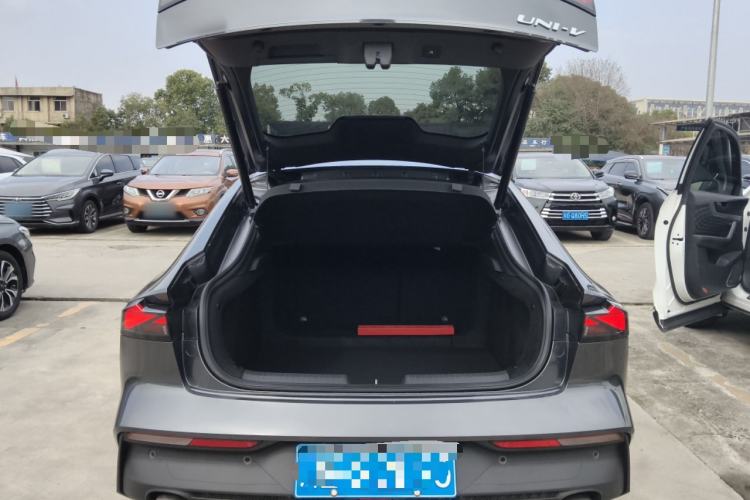 Used Changan UNI-V 2022 1.5T Prestige Version