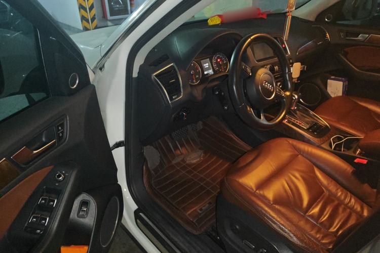 Used Audi Q5 2013 40 TFSI Ambition Driver Seat