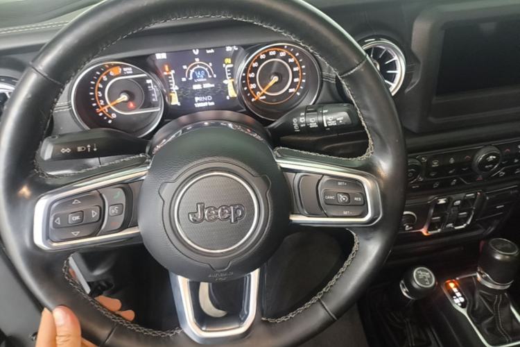 Used Jeep Wrangler 2019 2.0T Sahara Four-Door Version China VI Emission Standard
