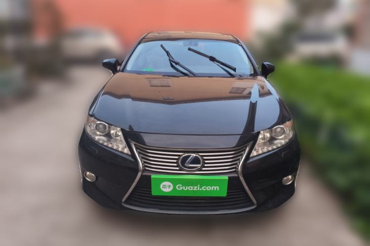 Used Lexus ES 2013 300h Elite Edition
