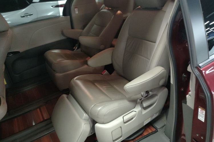 Used Toyota Sienna 2016 3.5L Two-Wheel Drive 7-Seater Parallel Import
