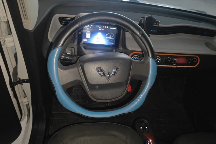Used Wuling Hongguang MINIEV 2020 Enjoyment Model Lithium Iron Phosphate Steering Wheel