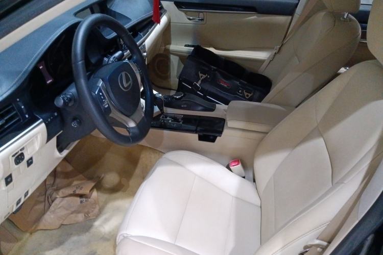 Used Lexus ES 2013 300h Elite Edition