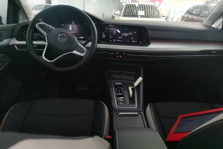 Used Volkswagen Golf 2021 280TSI DSG Pro Center Console