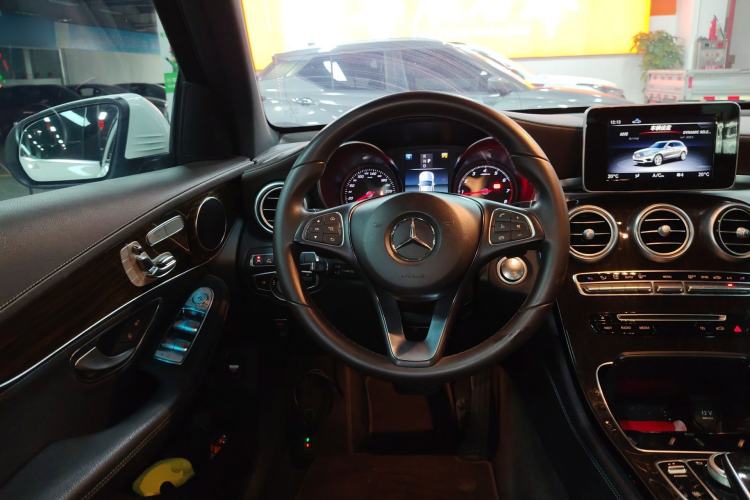 Used Mercedes-Benz GLC 2019 Facelift GLC 260 L 4MATIC Luxury Model Steering Wheel