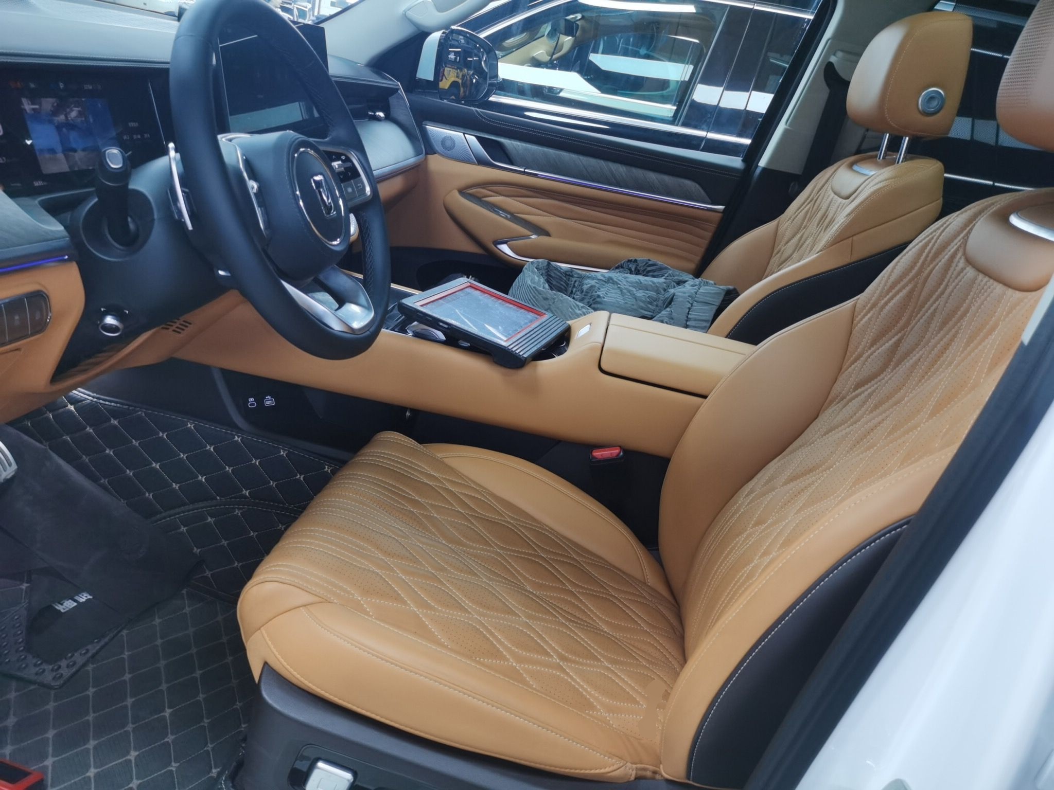 المقاعد الأمامية داخل السيارة