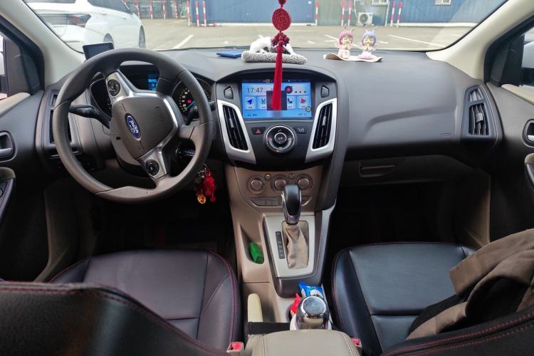 Used Ford Focus 2012 Sedan 1.6L Automatic Comfort Model Center Console