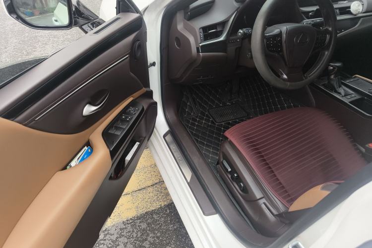 Used Lexus ES 2020 300h Premier Edition