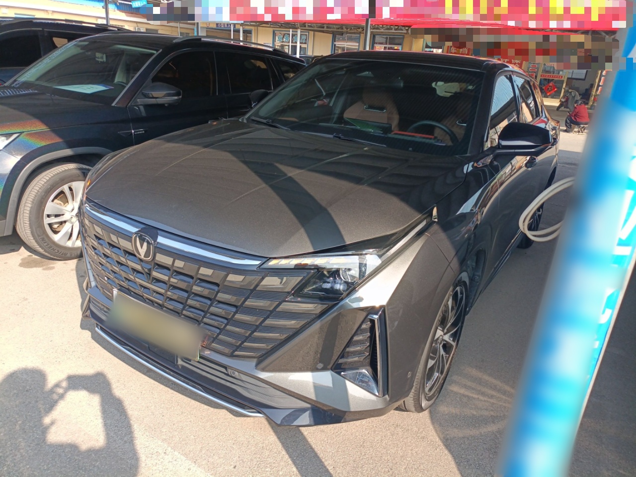 Под передней частью автомобиля