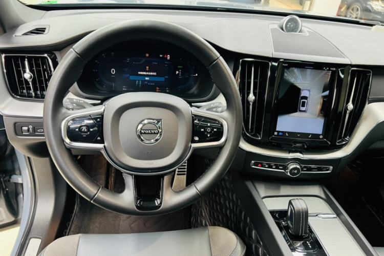 Used Volvo XC60 New Energy 2022 T8 Plug-in Hybrid All-Wheel Drive Zhiyuan Sport Edition
