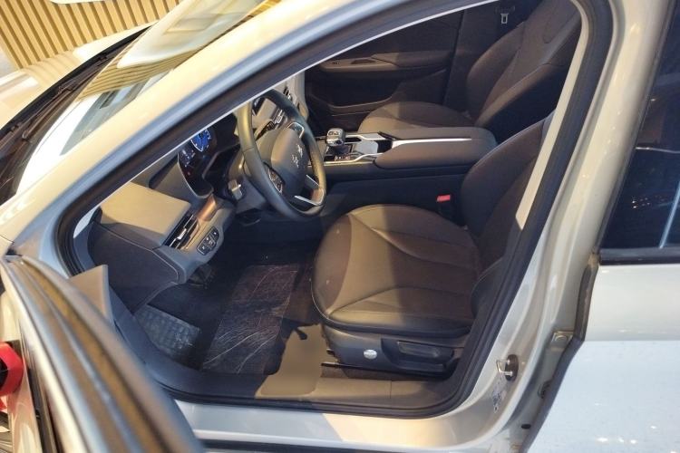 Used Hongqi E-QM5 2022 431 km Charge & Enjoy Edition