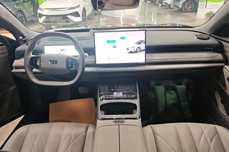 Used Geely Galaxy 8 2025 130km EM-P Starship Edition Center Console