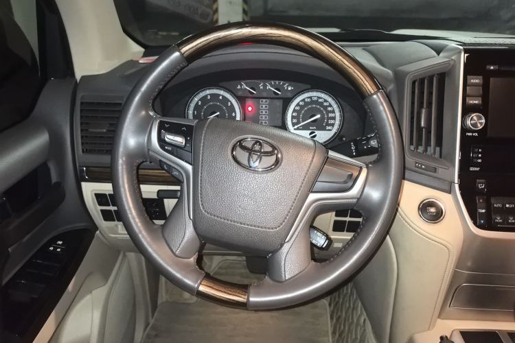 Used Toyota Land Cruiser 
