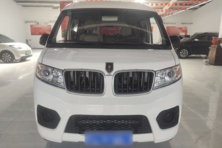 Used Jinbei Hiace X30 2023 1.5L Super-Comfortable Passenger Van 5/6/7-Seater Non-Air-Conditioned Version Model SWC15M Front