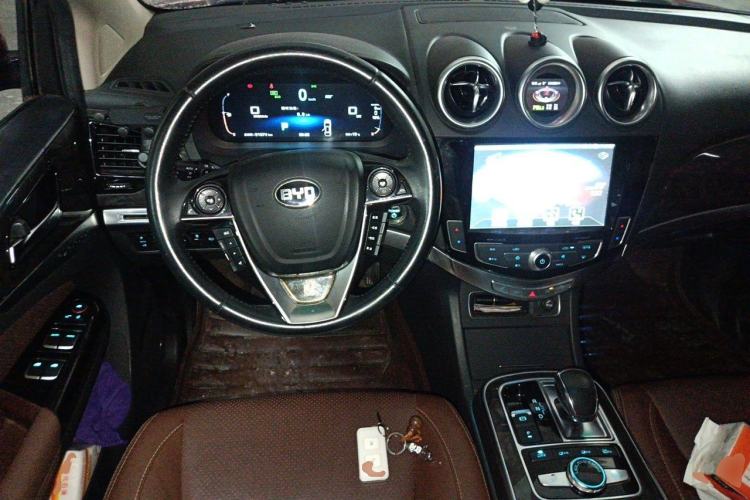 Used BYD Tang New Energy 2015 2.0T Four-Wheel-Drive Flagship Model
