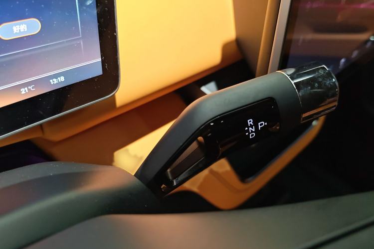 Used Geely Galaxy LEVC L380 2024 140-Degree 6-Seater All-Wheel-Drive Ultra