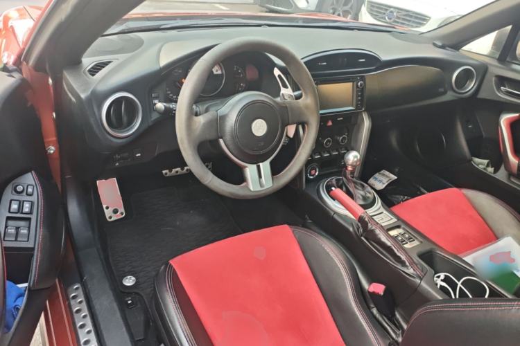 Used Toyota 86 2013 2.0L Automatic Luxury Version
