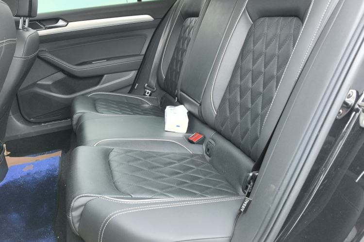 Used Volkswagen Magotan GTE Plug-in Hybrid 2022 GTE Luxury Model Left Rear Seat