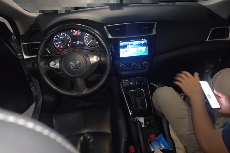 Used Nissan Sylphy 2019 1.6XV CVT Smart Connect Luxury Edition China V Standard Center Console