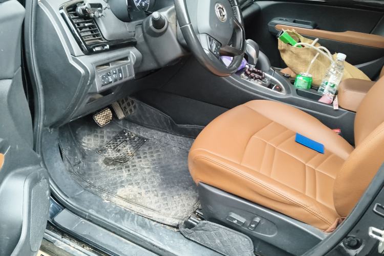 Used Dongfeng Fengdu MX5 2016 2.0L Automatic Flagship Edition Driver Seat