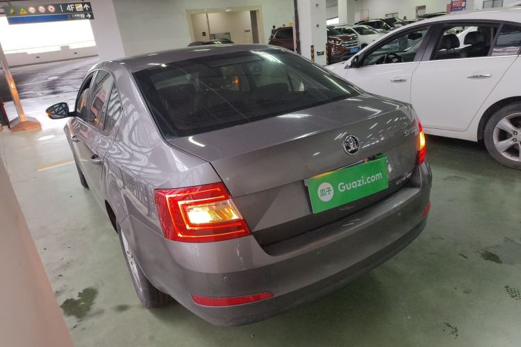 Used Skoda Octavia 2015 1.6L Manual Eado Edition Rear Left 45 Deg