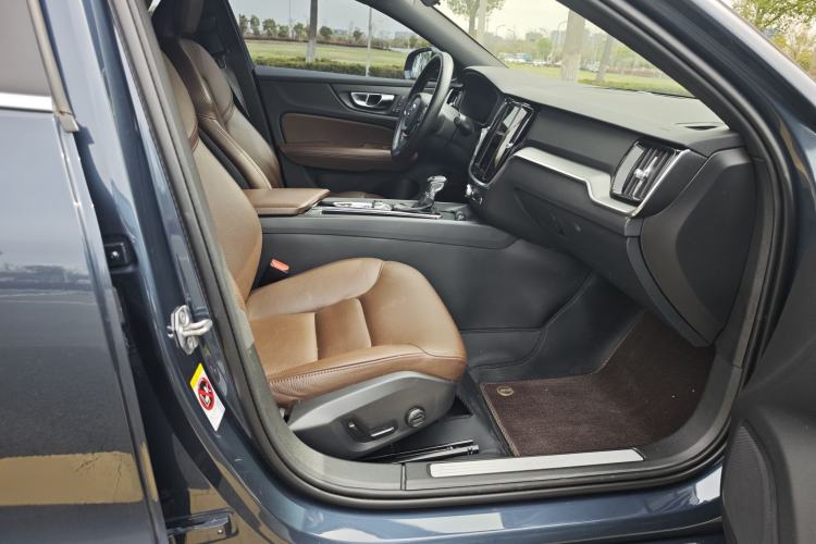 Used Volvo S60 2021 T4 Zhiyi Luxury Edition
