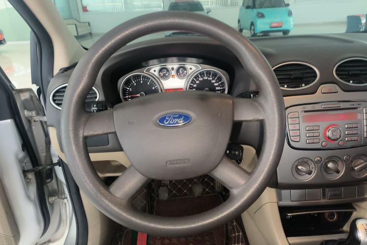 Used Ford Focus 2013 Sedan Classic 1.8L Manual Base Model Steering Wheel